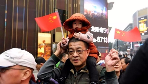 “歌声颂祖国 快闪迎佳节 ”——艺术团快闪活动嗨爆山城