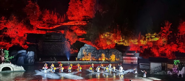 大型山体光影实景演艺秀《秘境龙潭》成功首演