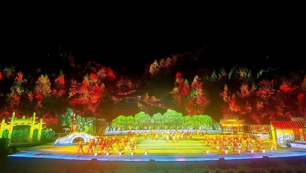 大型山体光影实景演艺秀《秘境龙潭》成功首演