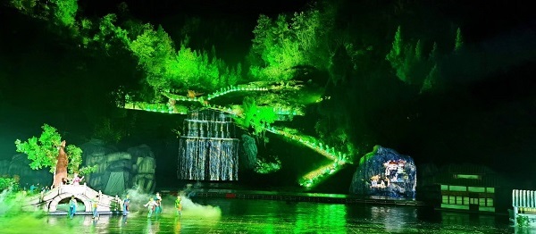 大型山体光影实景演艺秀《秘境龙潭》成功首演