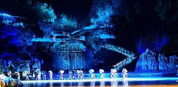大型山体光影实景演艺秀《秘境龙潭》成功首演