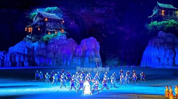大型山体光影实景演艺秀《秘境龙潭》成功首演
