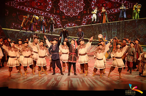 用艺术之光，塑时代之魂——音乐剧《拉齐尼·巴依卡》首演圆满成功