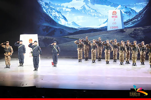 用艺术之光，塑时代之魂——音乐剧《拉齐尼·巴依卡》首演圆满成功